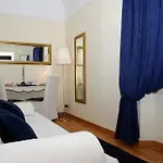 Aurora Hotel *